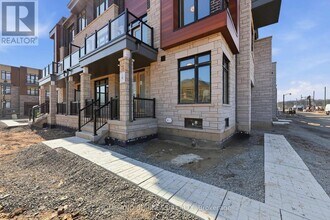 75 Jack Bowerbank Blvd in Oakville, ON - Building Photo - Building Photo