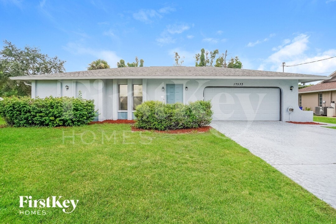 17533 Oriole Rd in Ft. Myers, FL - Building Photo