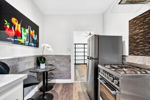 5917 Lexington Ave in Los Angeles, CA - Building Photo