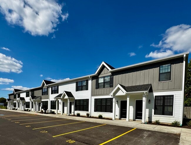 1436 Naperville Wheaton Rd in Naperville, IL - Foto de edificio - Building Photo