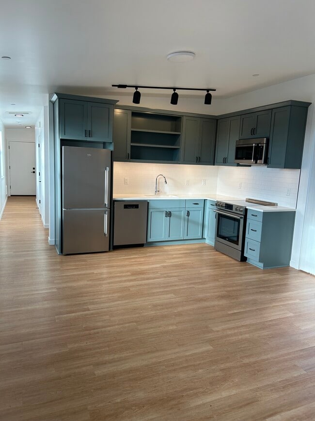 35787 Brooten Rd in Pacific City, OR - Building Photo - Building Photo