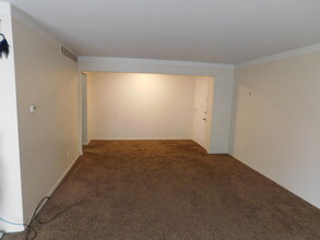 490 N Fox Hills Dr in Bloomfield Township, MI - Building Photo - Building Photo