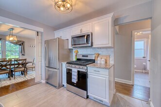 6730 W Devon Ave in Chicago, IL - Building Photo - Building Photo