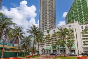 1750 N Bayshore Dr in Miami, FL - Building Photo