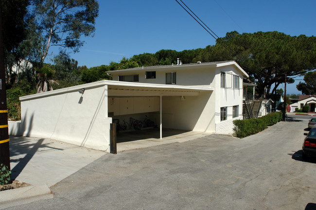 801 E Anapamu St in Santa Barbara, CA - Building Photo - Building Photo