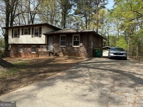 5974 Pinecreek Rd in Forest Park, GA - Building Photo - Building Photo