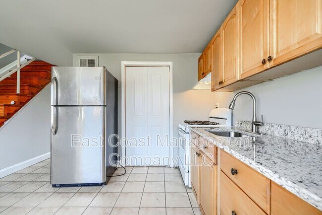 3241 Bero Rd in Halethorpe, MD - Foto de edificio - Building Photo