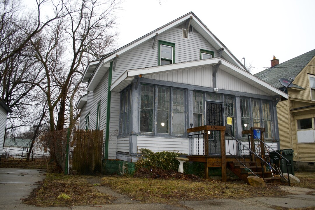 324 Catherine Ave in Muskegon, MI - Foto de edificio
