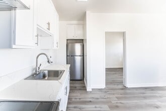 39 Sunset Ave in Venice, CA - Foto de edificio - Building Photo