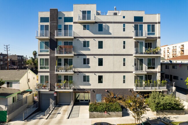 1047-1053 S Serrano Ave in Los Angeles, CA - Building Photo - Building Photo