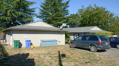 5440 SE 87th Ave in Portland, OR - Building Photo - Building Photo