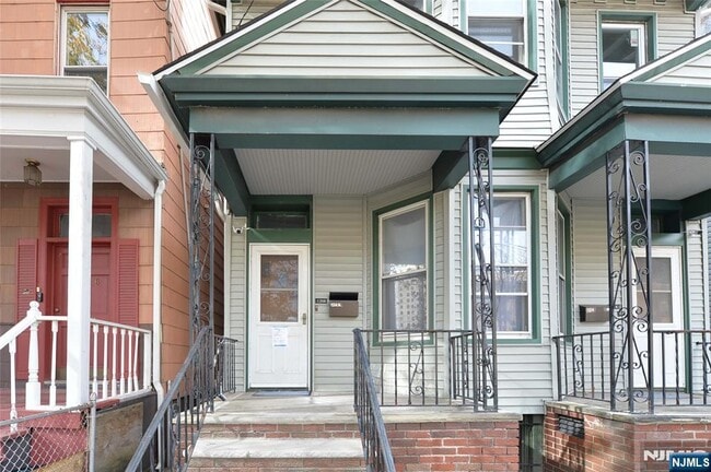 124 Tuers Ave in Jersey City, NJ - Building Photo - Building Photo