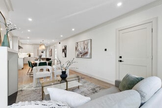 8 Holly Ave, Unit 1 in Cambridge, MA - Foto de edificio - Building Photo