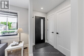 16 Boem Ave in Toronto, ON - Building Photo - Building Photo