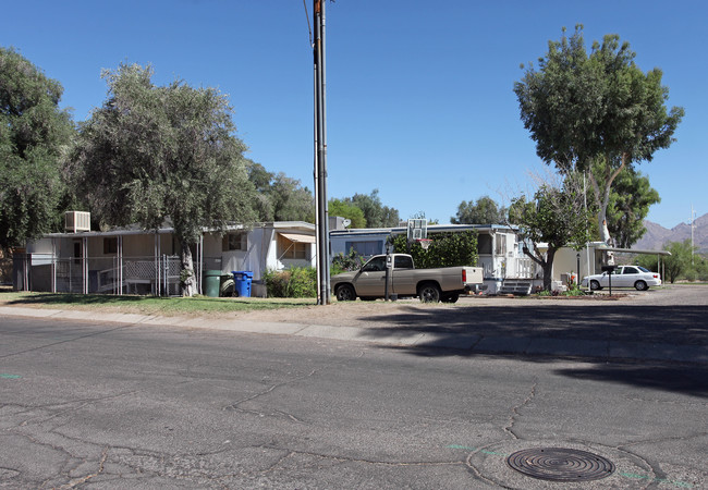 3201-3202 E Greenlee Rd in Tucson, AZ - Building Photo - Building Photo