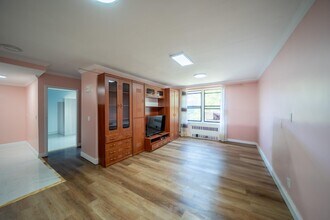 141-30 84th Rd in Queens, NY - Building Photo - Building Photo