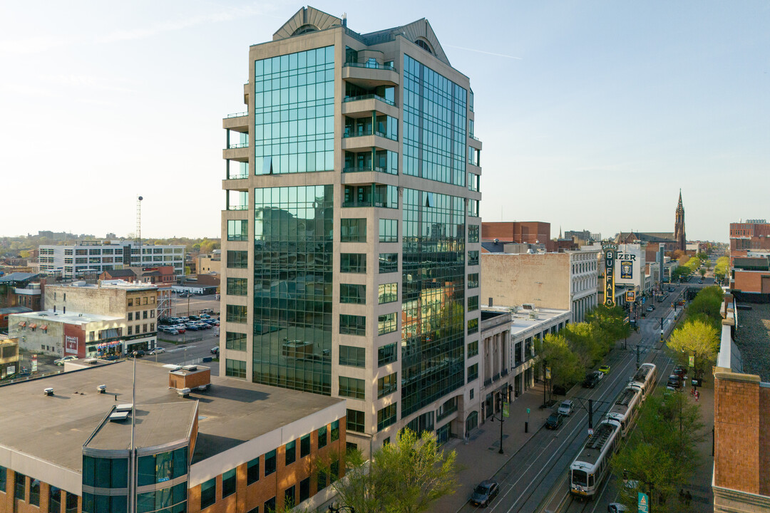 600 Main St in Buffalo, NY - Building Photo