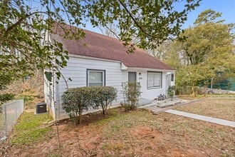 2743 Harlan Dr in East Point, GA - Building Photo - Building Photo