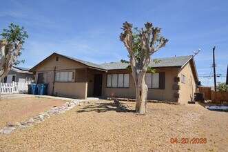 325 Pershing Dr in Las Vegas, NV - Building Photo - Building Photo