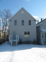 1724 East 8th Street, Unit B in Duluth, MN - Building Photo