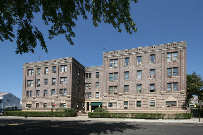 8684 20th Ave in Brooklyn, NY - Foto de edificio - Building Photo