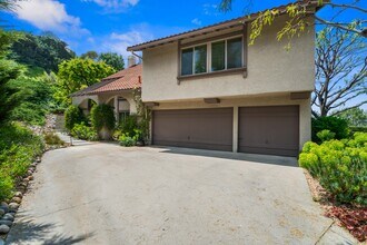 4481 Deanwood Dr in Woodland Hills, CA - Foto de edificio - Building Photo