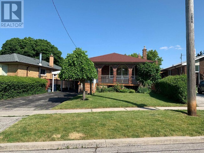 126 Cass Ave in Toronto, ON - Building Photo - Building Photo