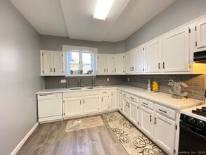 5 Hillside Dr in New Fairfield, CT - Building Photo - Building Photo