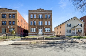 142-144 Clark St in Hartford, CT - Foto de edificio - Building Photo