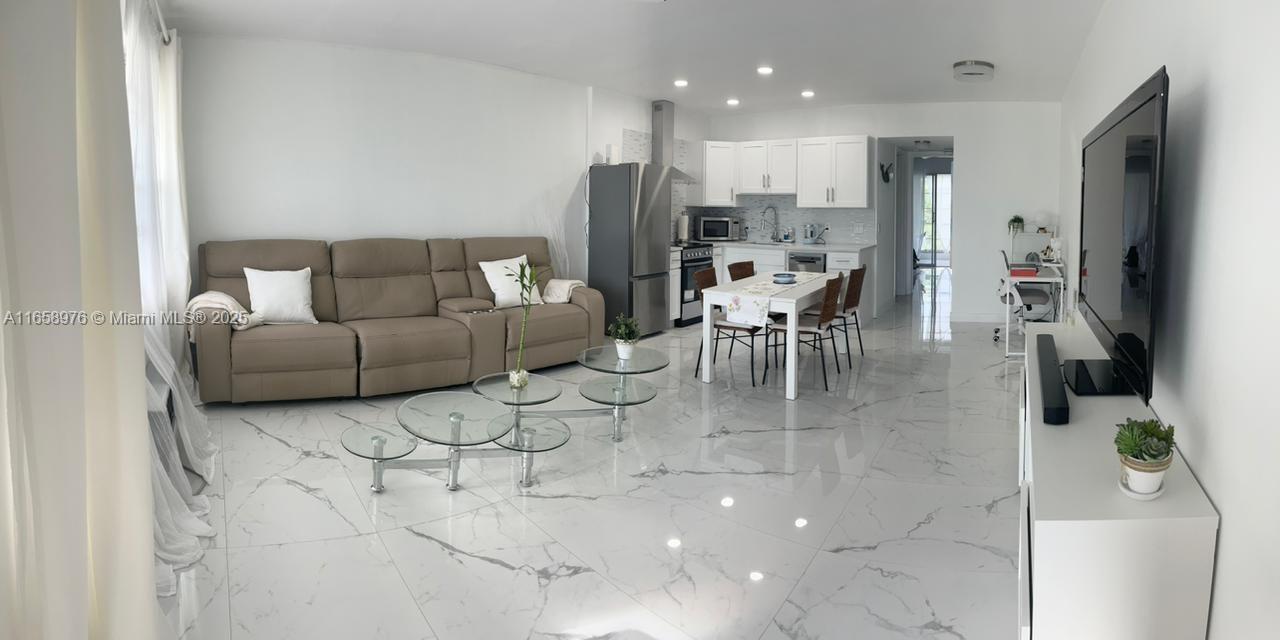 340 Oakridge S in Deerfield Beach, FL - Foto de edificio