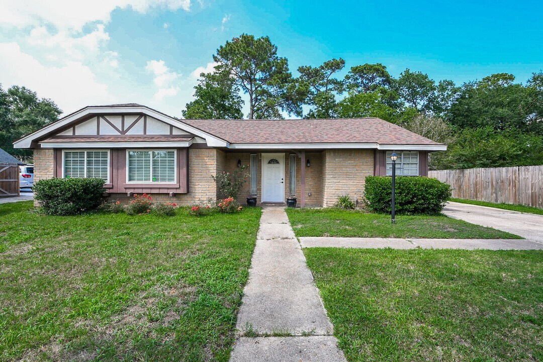 19406 Enchantington Cir in Spring, TX - Building Photo