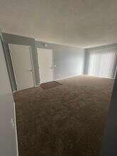 Canyon Villa in Colton, CA - Foto de edificio - Building Photo