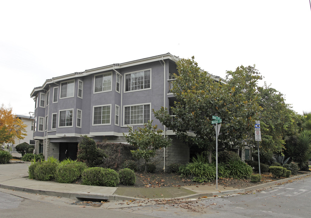 1317 Russell Way in Hayward, CA - Building Photo