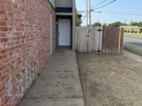 4319 53rd St, Unit B in Lubbock, TX - Foto de edificio - Building Photo