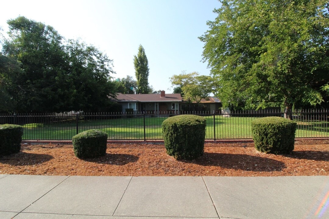 2195 Smith Ln in Concord, CA - Building Photo