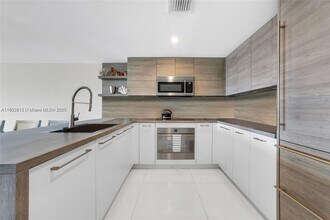 400 Sunny Isles Blvd, Unit 1106 in Sunny Isles Beach, FL - Building Photo - Building Photo