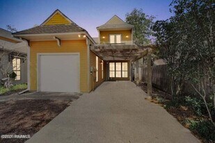 104 Richardson Ave in Lafayette, LA - Building Photo