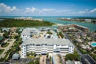 160 Palm St in Marco Island, FL - Building Photo