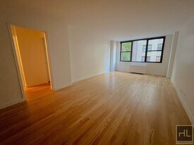 333 E 49th St in New York, NY - Building Photo