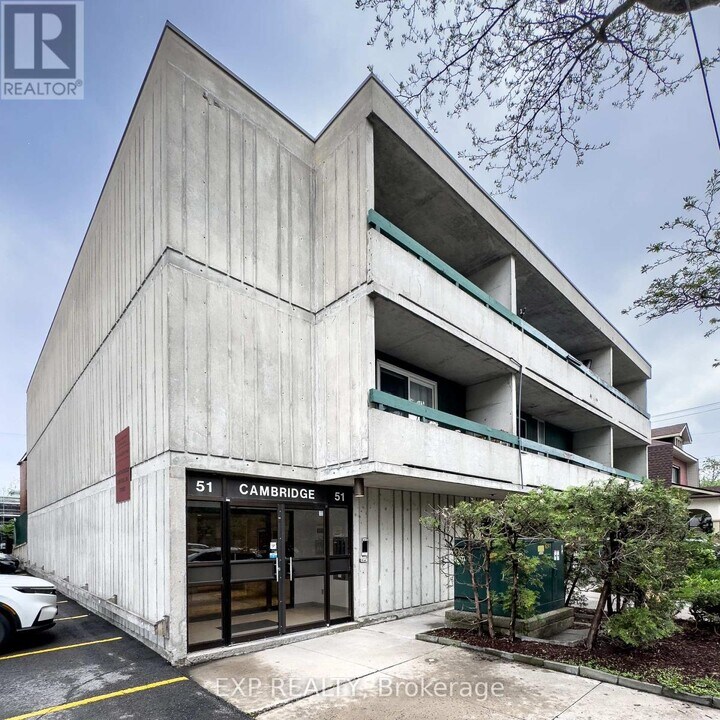 51-151 Cambridge St N in Ottawa, ON - Building Photo