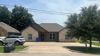 322 Church Ave in Waco, TX - Building Photo