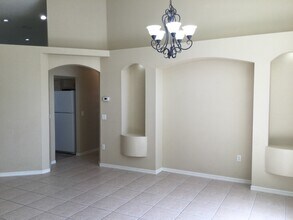 2408 Groveway Dr in Valrico, FL - Building Photo - Building Photo