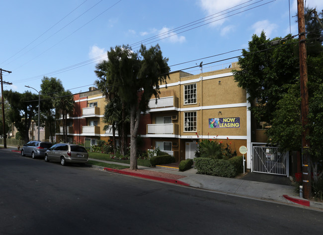 Baird Ave Apartments in Reseda, CA - Building Photo - Building Photo