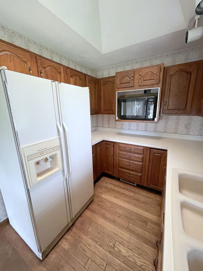 56940 Co Rd 19 in Bristol, IN - Foto de edificio - Building Photo
