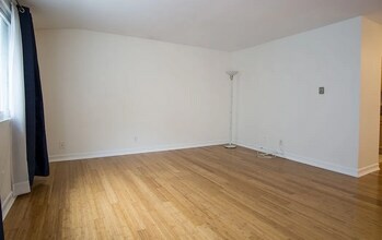 8130 Redlands St, Unit 15 in Playa Del Rey, CA - Building Photo - Building Photo