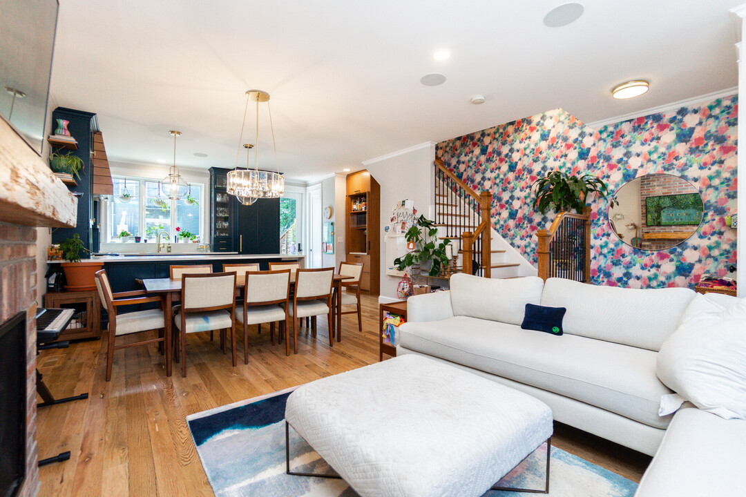 452 W 4th St in Boston, MA - Building Photo