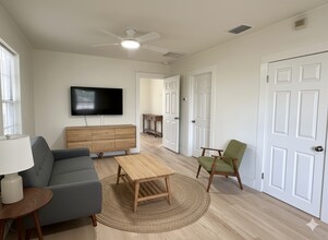 311 W Crest Ave in Tampa, FL - Building Photo - Building Photo