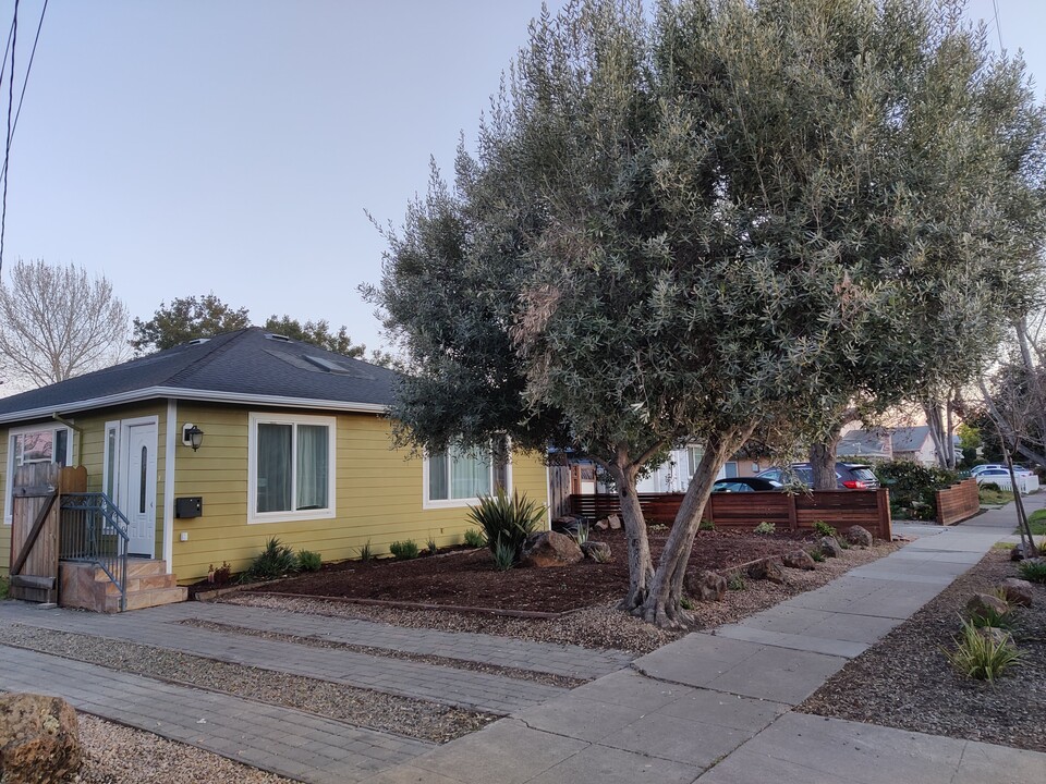 958 10th Ave in Redwood City, CA - Building Photo