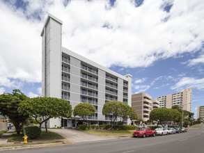 East Lake Apartments in Honolulu, HI - Building Photo - Building Photo