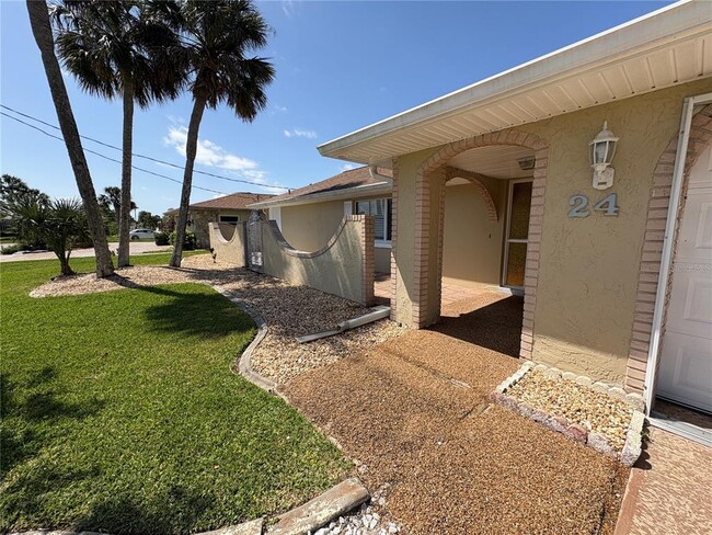 24 Clearview Ct S in Palm Coast, FL - Foto de edificio - Building Photo